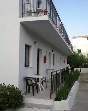 Hide Away Ipsos Apartment Exterior photo